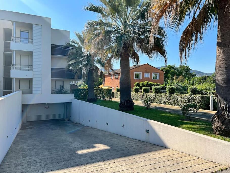 Luxury 3 Piece Garden Apartment In Cannes Marina Mandelieu Eksteriør billede